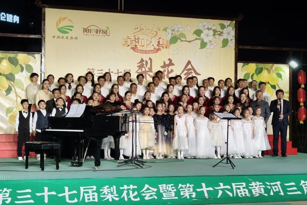 举办阳信县音乐家协会专场音乐会成人和少儿公益合唱团大合唱_副本.jpg