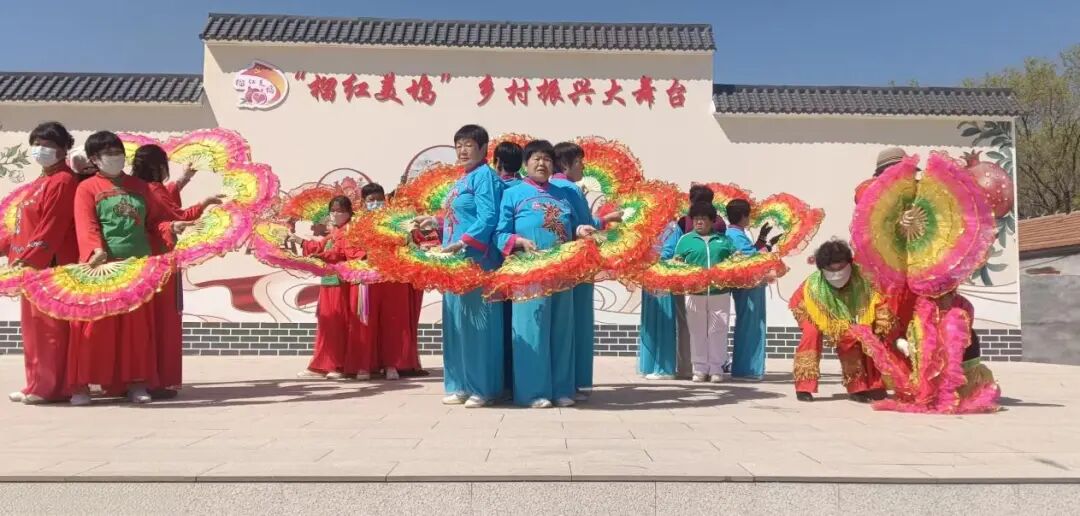流坡坞镇“喜上家喜”移风易俗服务队广场舞表演.jpg